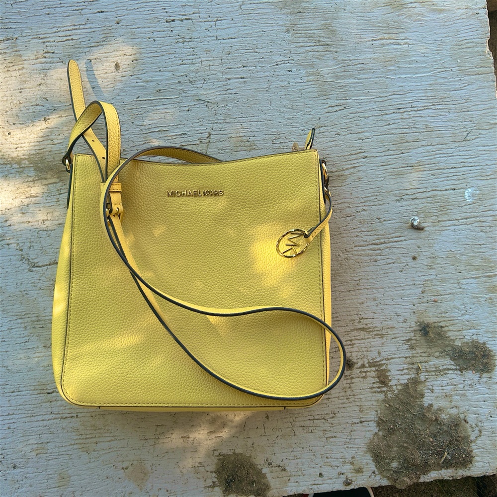 Michael Kors Lemon Messenger Bag